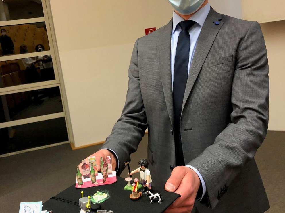 Doctor hat handed over 