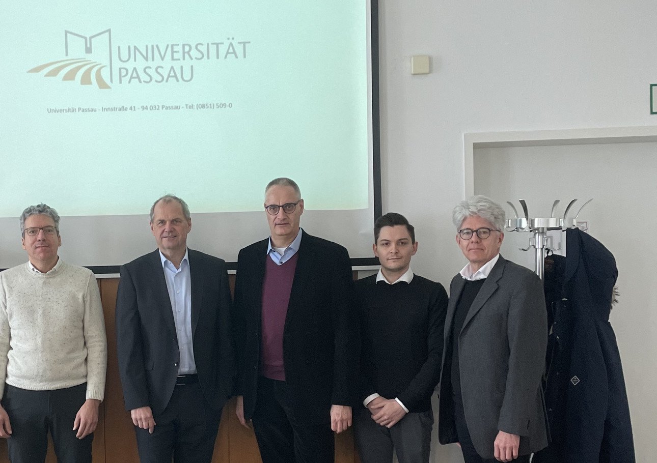 The Chair Team with Fritz G&uuml;ntzler (4th from left), Raimund Mader (5th from left) and Dr. Ferdinand R&uuml;chardt (right)