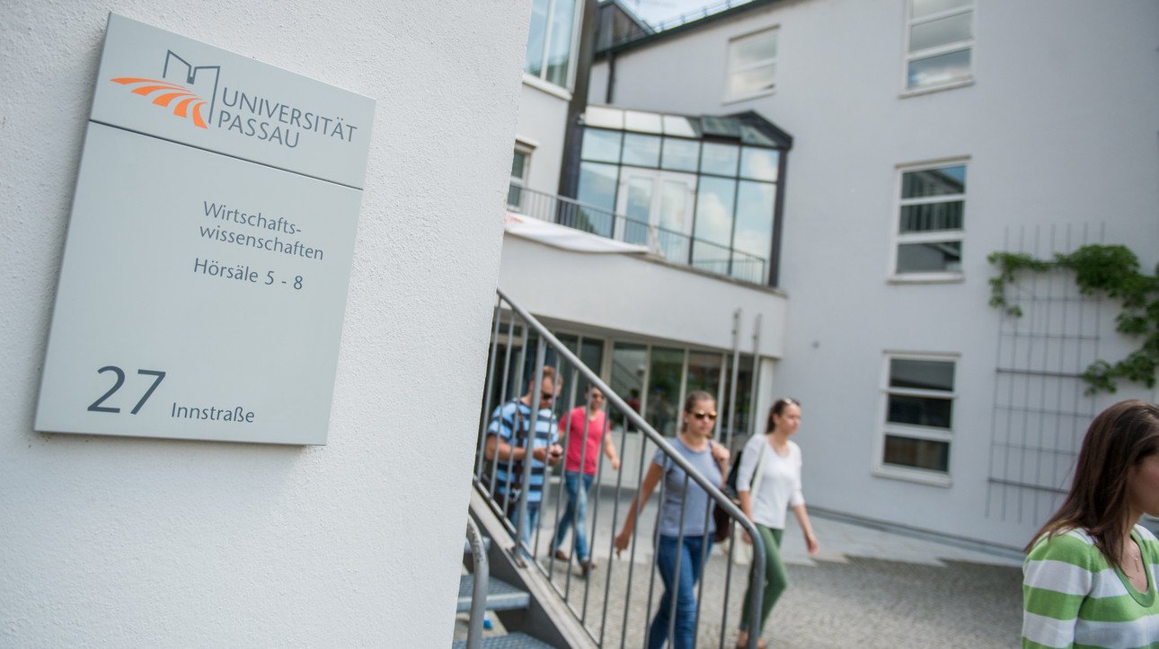Building of the School of Business, Economics and Information Systems