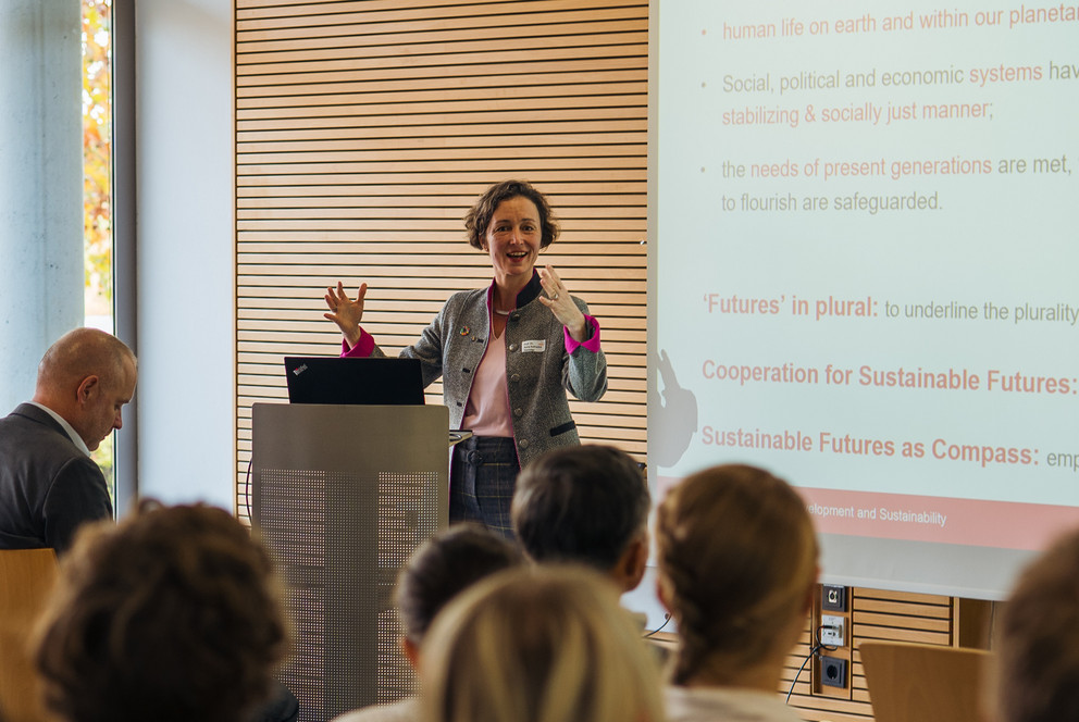Keynote-Speakerin Prof. Dr. Ann-Katharina Hornidge, Direktorin des German Institute of Development and Sustainability (IDOS) und Professorin für Globale nachhaltige Entwicklung, Universität Bonn.