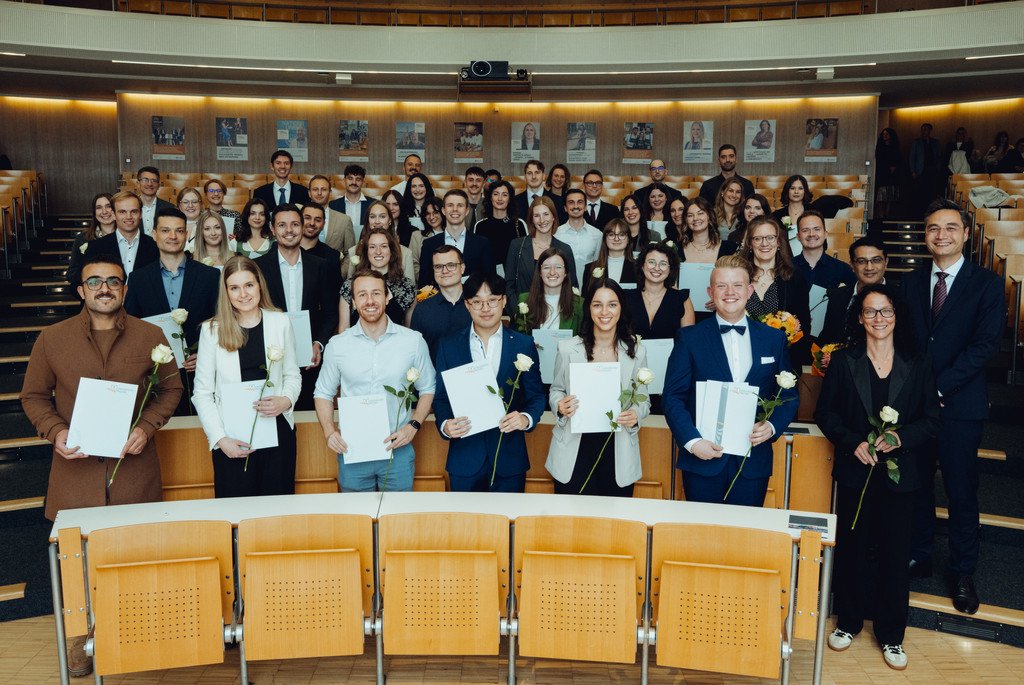 Gruppenfoto der Absolvierenden