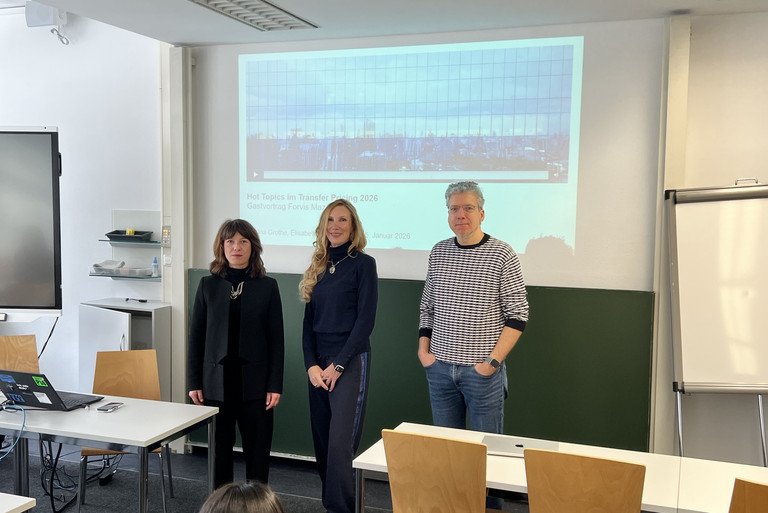 Professor Diller mit den G&auml;sten