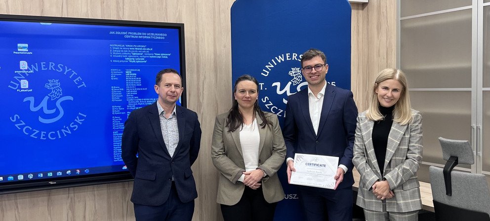 von links im Bild: Mateusz Czerwiński, PhD, Aleksandra Rudawska, PhD, Andreas Barth und Prof. Dr. Katarzyna Byrka-Kita