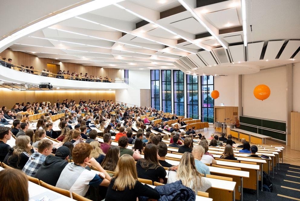 Bild aus dem Hörsaal der WIWI-Fakultät Passau