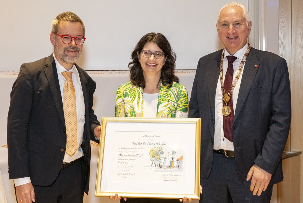 Preisübergabe an Prof. Dr. Häussler