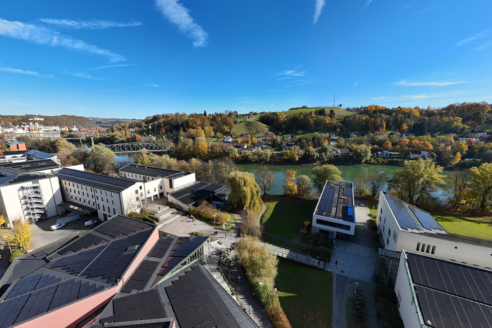 Photovoltaik-Anlage auf den D&auml;chern der Universit&auml;tsgeb&auml;ude; Foto: Universit&auml;t Passau