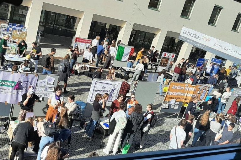 Dekoratives Bild der Kachel 'Studentische Gruppen'
