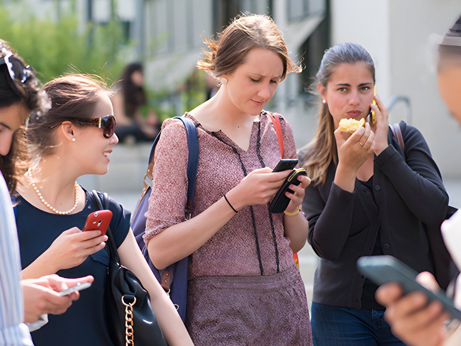 How does the social and consumption-related behavior of individuals develop through new media, especially social networks, and what impact do these changes have on enterprises and society?