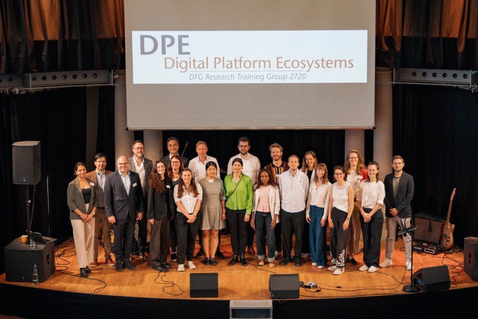 Gruppenfoto der Teilnehmenden