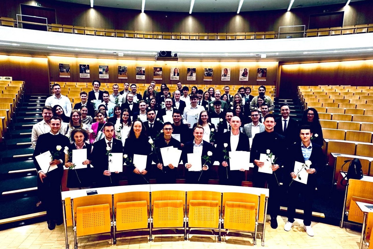 Gruppenbild der Absolvierenden