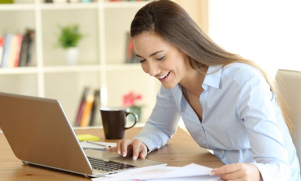 Student in front of a computer