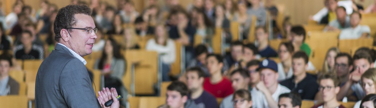 Prof. Entrop im H&ouml;rsaal