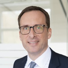 Prof. Dr. Jan H. Schumann (Dekan)
