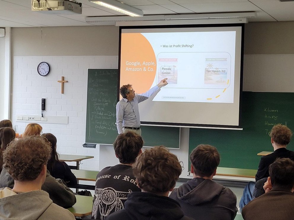 Professor Diller am Gymnasium