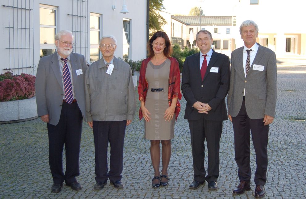 From left to right: Professor Bernd Krieg Brückner (keynote speaker, DFKI Bremen), Professor Ruqian Lu (Chinese Academy of Sciences, Beijing), Vice President Ursula Reutner, Professor Franz Lehner (Dean of the Faculty of Business Administration and Economics), Professor Martin Wirsing (Vice President of LMU Munich). Photo: University of Passau